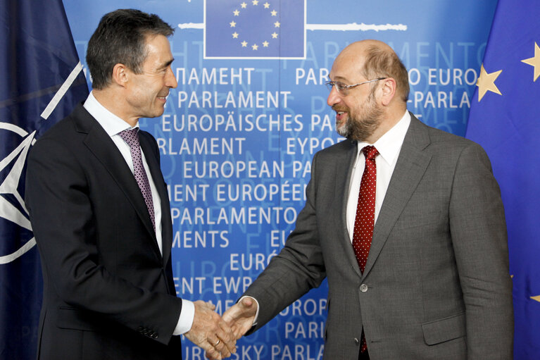 Foto 4: EP President Martin SCHULZ meets with NATO Secretary General Anders FOGH RASMUSSEN