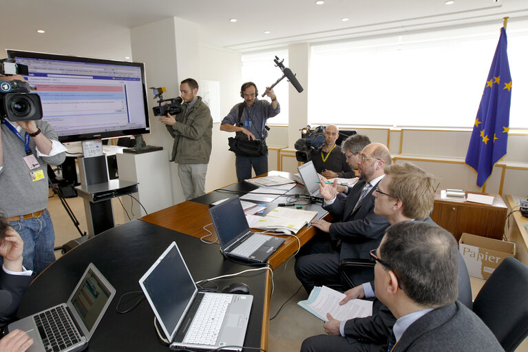 Fotografija 6: EP President's Facebook chat on the subject of ACTA