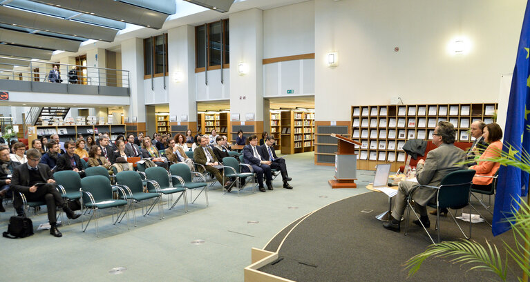 Suriet 10: EPRS book talk - The future of European Identity: A Conversation with Thomas RISSE