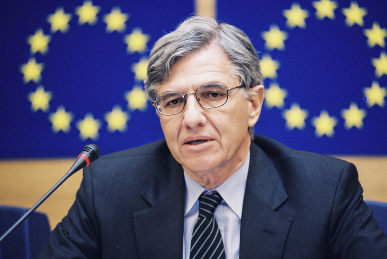 Fotografia 6: Press point of MEP Tassos GIANNITSIS at the European Parliament in Strasbourg