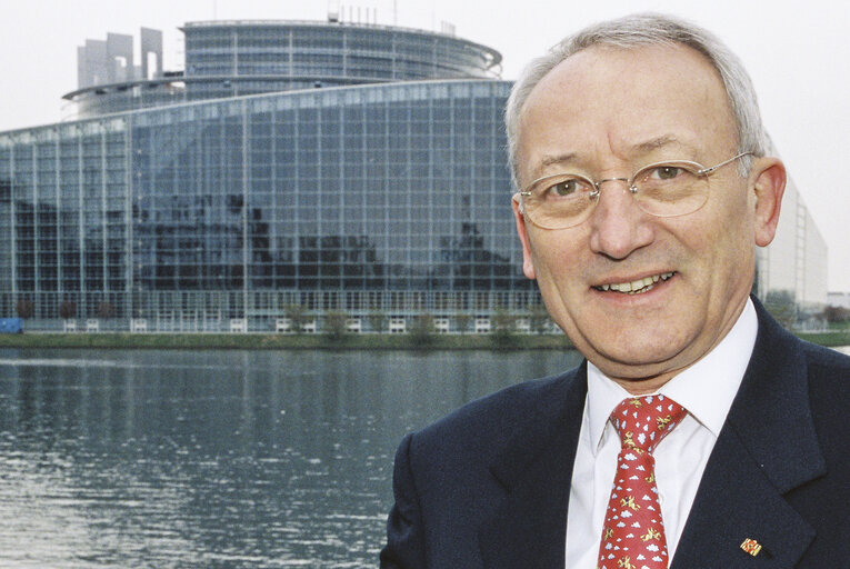 Fotagrafa 5: Portrait of a MEP in front of the European Parliament in Strasbourg