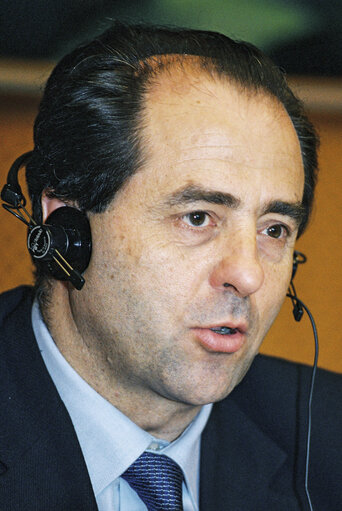 Foto 3: Portrait of Mep Antonio DI PIETRO in a meeting at the European Parliament in Brussels