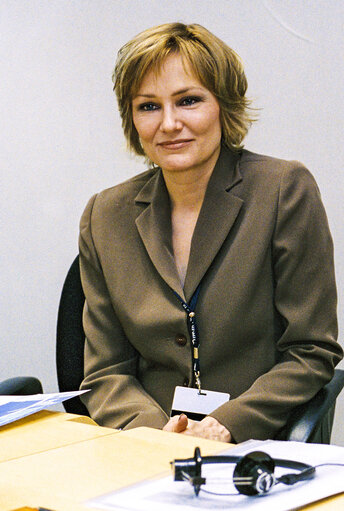 Fotografia 5: Mep Eija-Riitta KORHOLA and European Commissioner for Employment, Social Affairs and Equal Opportunities meet with students at the European Parliament in Brussels