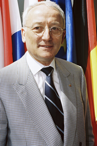 Fotografija 3: Portrait of MEP Peter Michael MOMBAUR in Strasbourg