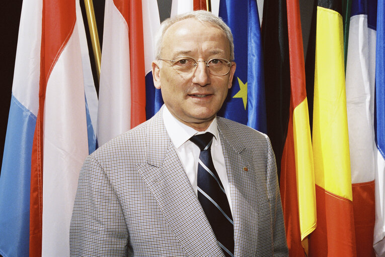 Fotografija 4: Portrait of MEP Peter Michael MOMBAUR in Strasbourg