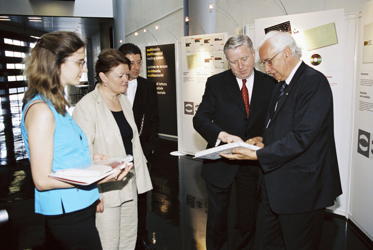 Nuotrauka 17: EP President attends the opening of an exhibition on writing sponsored by MEP Paolo COSTA