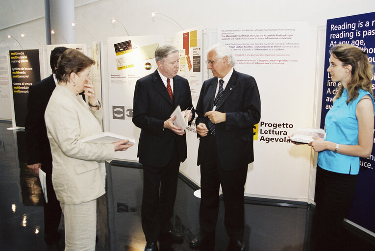 Nuotrauka 12: EP President attends the opening of an exhibition on writing sponsored by MEP Paolo COSTA