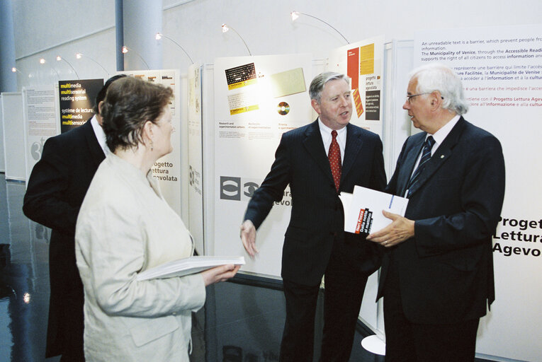 Nuotrauka 8: EP President attends the opening of an exhibition on writing sponsored by MEP Paolo COSTA