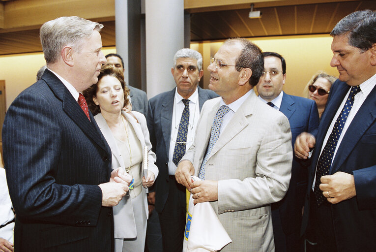 Foto 5: EP President is awarded the Tovaglia della solidarieta