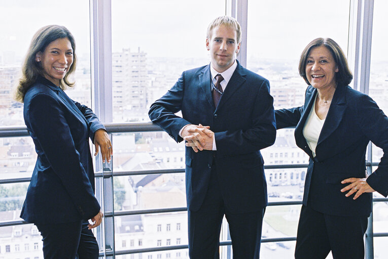 Fotografia 7: MEP Ewa KLAMT with assistants in Brussels