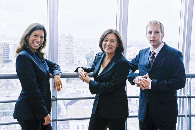 Fotografia 5: MEP Ewa KLAMT with assistants in Brussels