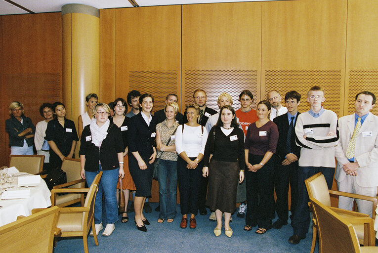 Снимка 9: Representatives of the Convention of Young Belgian Students meet with Belgian members of the European Convention on the Future of Europe