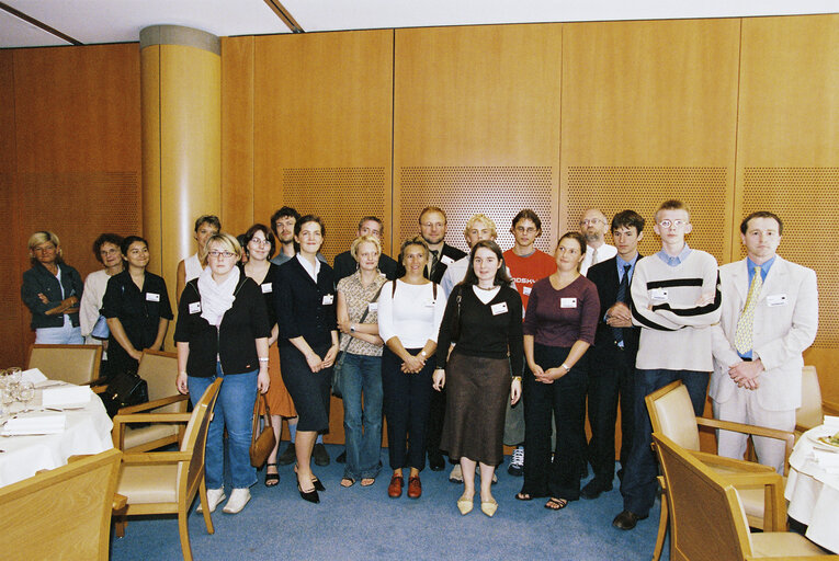 Billede 7: Representatives of the Convention of Young Belgian Students meet with Belgian members of the European Convention on the Future of Europe