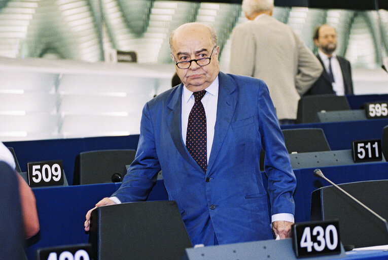 Foto 38: Plenary session in Strasbourg - Statement by Italian Prime Minister to present the programme of the Italian Presidency of the Council