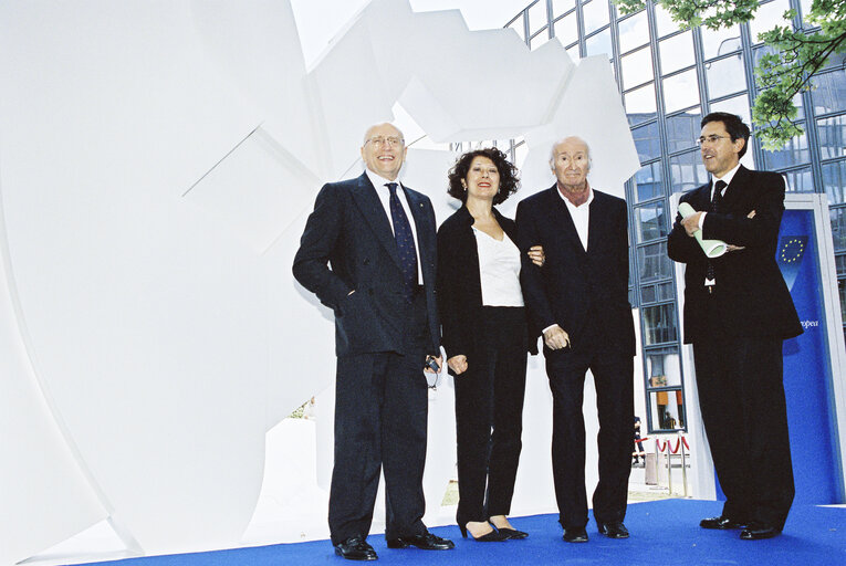 Photo 38 : Unveiling of the Doppia Bifrontale sculpture of Italian artist Pietro CONSAGRA ot the beginning of the Italian Presidency of the Council