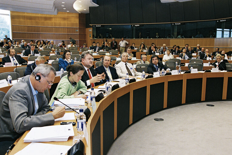 Fotografija 15: ECON Committee - Discussion with Italian Finance Minister