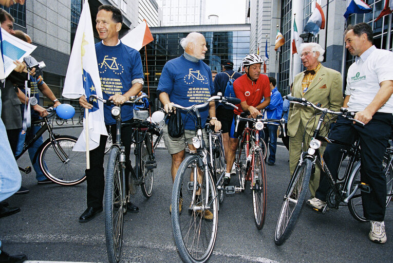 Fotogrāfija 21: Start of a bicycle ride for more bikes in Europe organised by the Greens-EFA  group