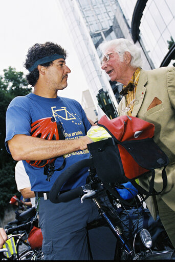 Fotogrāfija 27: Start of a bicycle ride for more bikes in Europe organised by the Greens-EFA  group