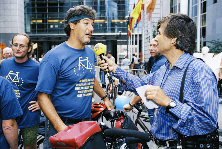 Fotogrāfija 25: Start of a bicycle ride for more bikes in Europe organised by the Greens-EFA  group