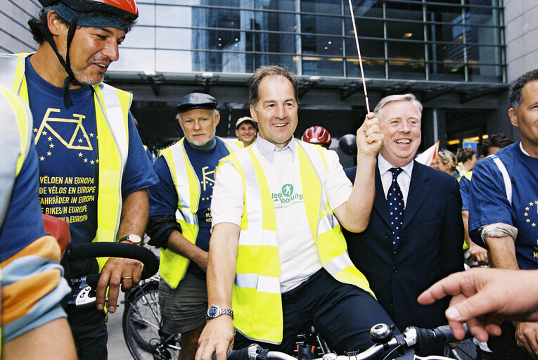 Fotogrāfija 34: Start of a bicycle ride for more bikes in Europe organised by the Greens-EFA  group