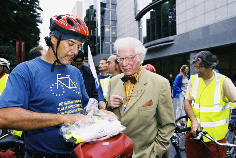 Fotogrāfija 31: Start of a bicycle ride for more bikes in Europe organised by the Greens-EFA  group