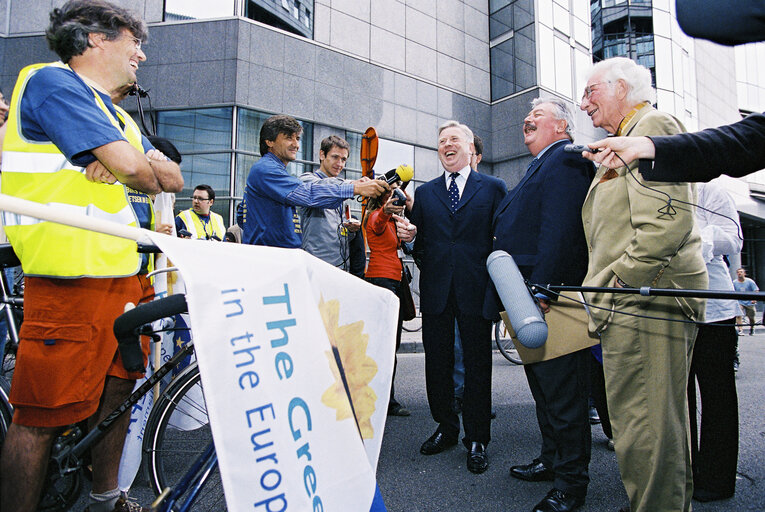 Fotogrāfija 33: Start of a bicycle ride for more bikes in Europe organised by the Greens-EFA  group