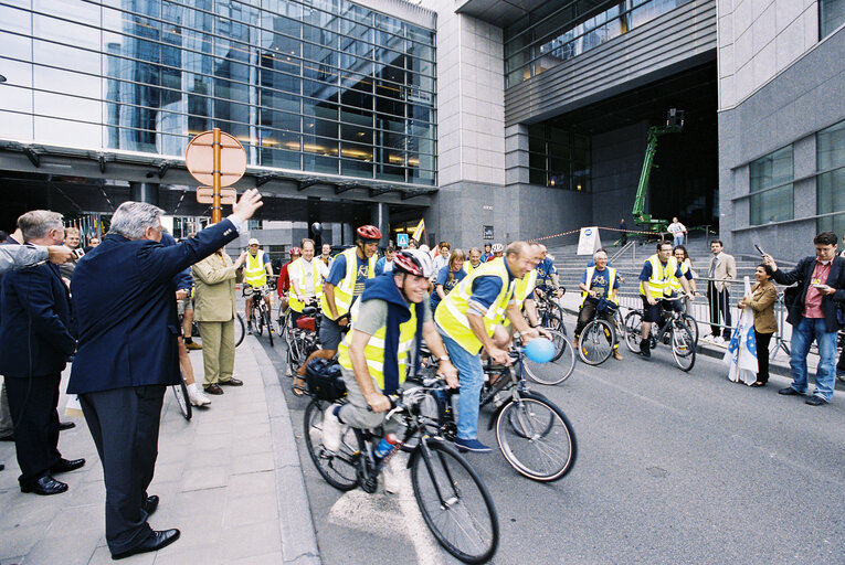 Fotogrāfija 17: Start of a bicycle ride for more bikes in Europe organised by the Greens-EFA  group