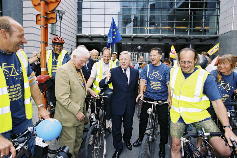 Fotogrāfija 18: Start of a bicycle ride for more bikes in Europe organised by the Greens-EFA  group