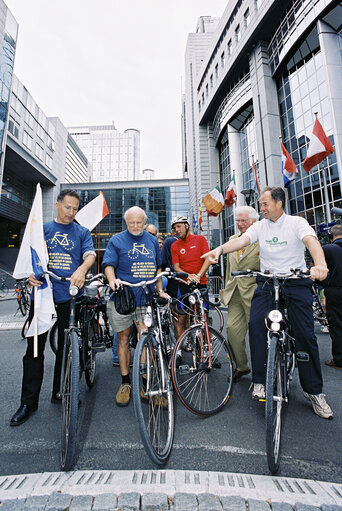 Fotogrāfija 4: Start of a bicycle ride for more bikes in Europe organised by the Greens-EFA  group