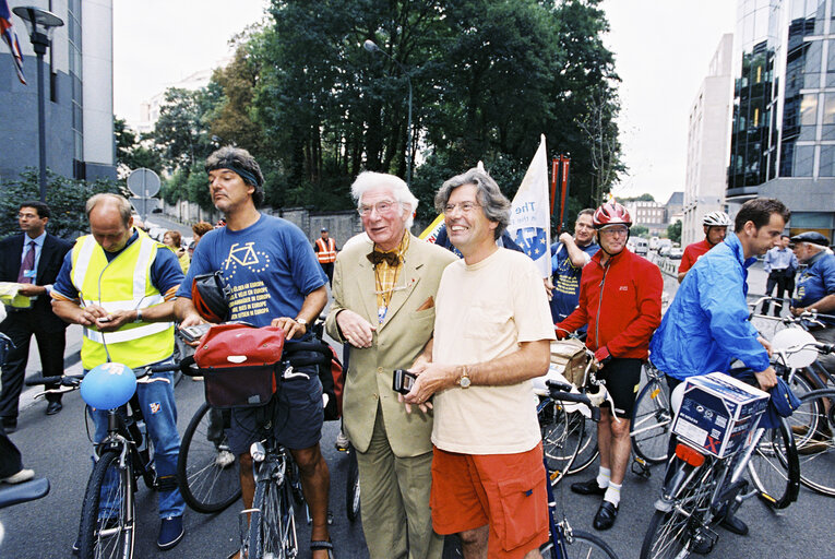 Fotogrāfija 8: Start of a bicycle ride for more bikes in Europe organised by the Greens-EFA  group