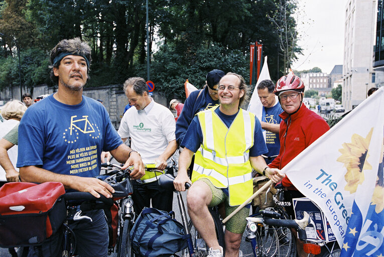 Fotogrāfija 7: Start of a bicycle ride for more bikes in Europe organised by the Greens-EFA  group