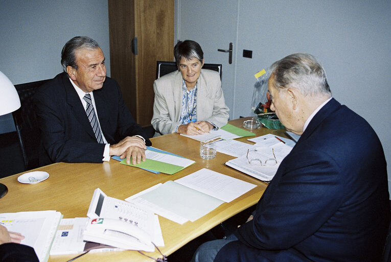 Foto 5: MEP Charles PASQUA meets with Greek Cypriot politician Dinos MICHAELIDES