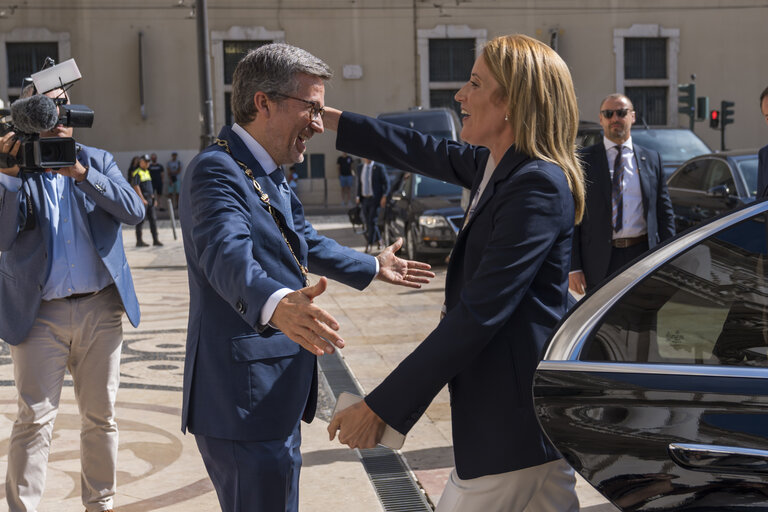 Foto 32: Official visit by Roberta METSOLA, EP President to Lisbon, Portugal.Visit to Lisbon Town Hall & Handing over of the Keys Ceremony