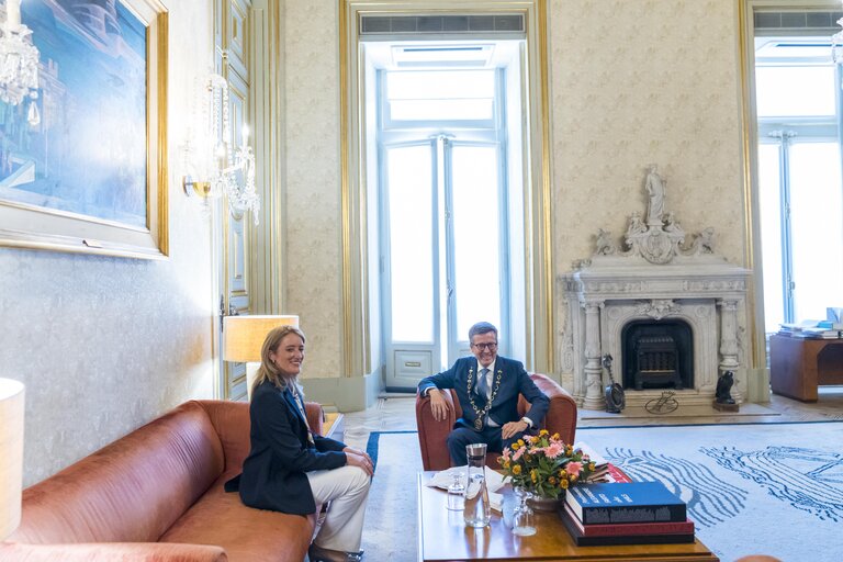 Foto 6: Official visit by Roberta METSOLA, EP President to Lisbon, Portugal.Visit to Lisbon Town Hall & Handing over of the Keys Ceremony