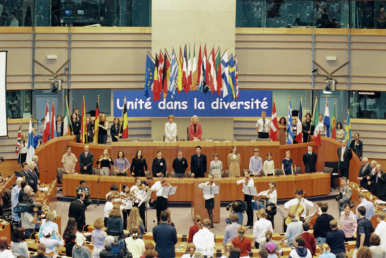 Photo 5: Proclamation of the slogan Unity diversity slogan in Brussels