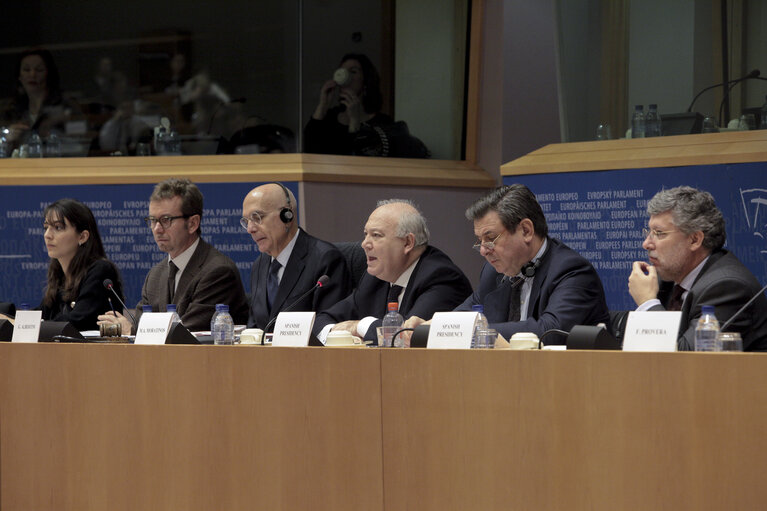 Fotografie 2: AFET committee: exchange of views with the Spanish Minister for foreign affairs and cooperation.