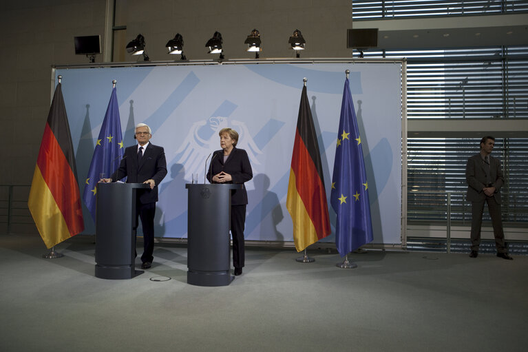 Nuotrauka 1: President of the European Parliament Jerzy Buzek meets Chancellor Angela Merkel in Berlin