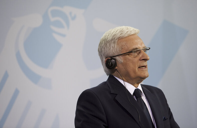 Nuotrauka 3: President of the European Parliament Jerzy Buzek meets Chancellor Angela Merkel in Berlin