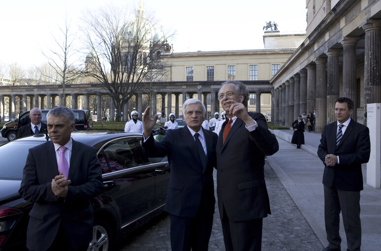 Nuotrauka 2: President of the European Parliament, Jerzy Buzek visits Neue Museum in Berlin