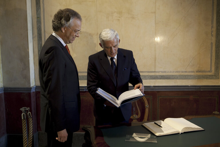 Nuotrauka 1: President of the European Parliament, Jerzy Buzek visits Neue Museum in Berlin