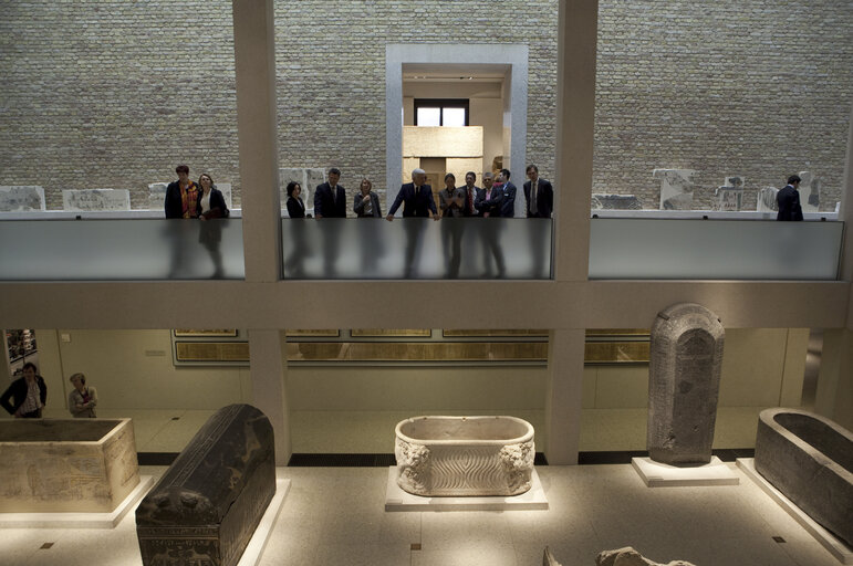 Nuotrauka 44: President of the European Parliament, Jerzy Buzek visits Neue Museum in Berlin