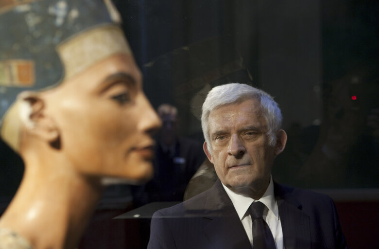 Nuotrauka 48: President of the European Parliament, Jerzy Buzek visits Neue Museum in Berlin