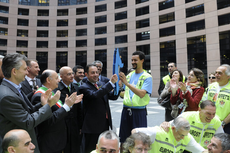 The arrival of athletes of Stella Bianca - Una speranza per la Somalia - Alessandria/Strasburgo 16-20 aprile 2010