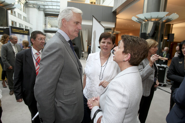 Foto 4: Award ceremony for children in relation to the forum for combating contraband, counterfeiting and organised crime