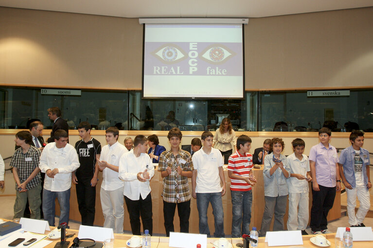 Fotografia 11: Fakes Cost More: Awareness Drive. Official Award ceremony of the REAL fake school competition.