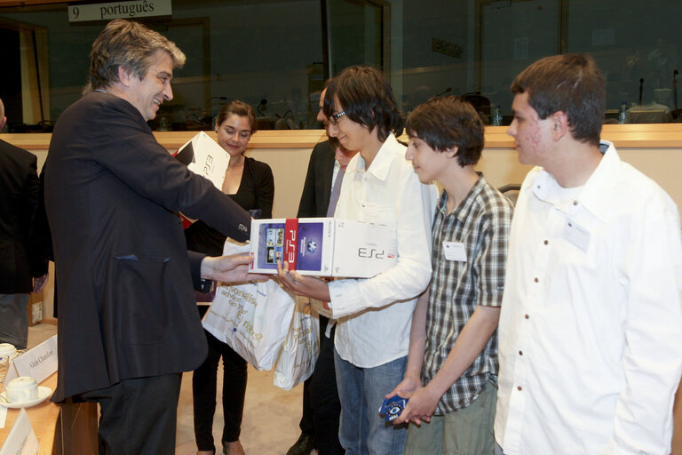 Fotografia 10: Fakes Cost More: Awareness Drive. Official Award ceremony of the REAL fake school competition.