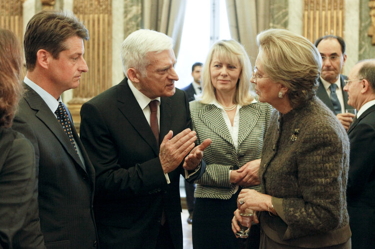 Fotografie 6: Jerzy Buzek, EP President, EP Vice-Presidents, MEPs and EP officials attend a New Year reception at the Belgian Royal Palace in Brussels