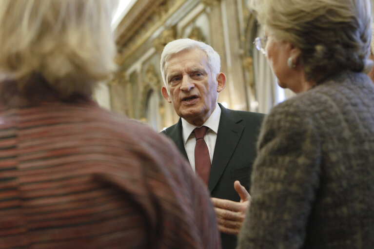 Fotografie 3: Jerzy Buzek, EP President, EP Vice-Presidents, MEPs and EP officials attend a New Year reception at the Belgian Royal Palace in Brussels