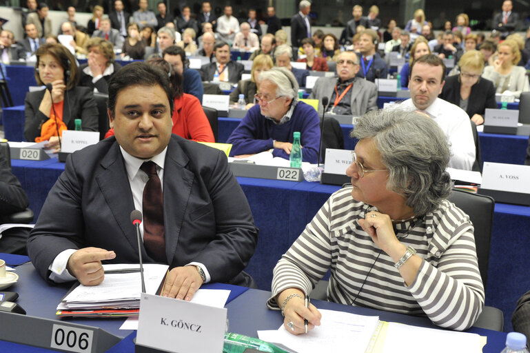 Foto 7: Brief Summary on the New Hungarian Media Act, Reunion in WIC 100 with Kinga Göncz MEP