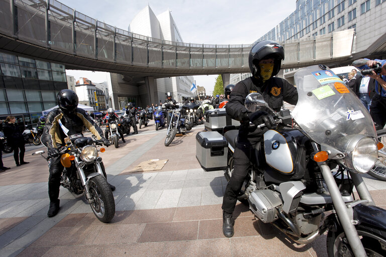 Fotografia 3: MEP Ride 2011, organized by the Federation of European Motorcyclists' Associations (FEMA) to give MEPs an opportunity to experience motorcycling